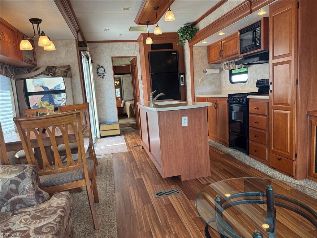 69 Kumquat LN # 192, NAPLES FL 34114-1