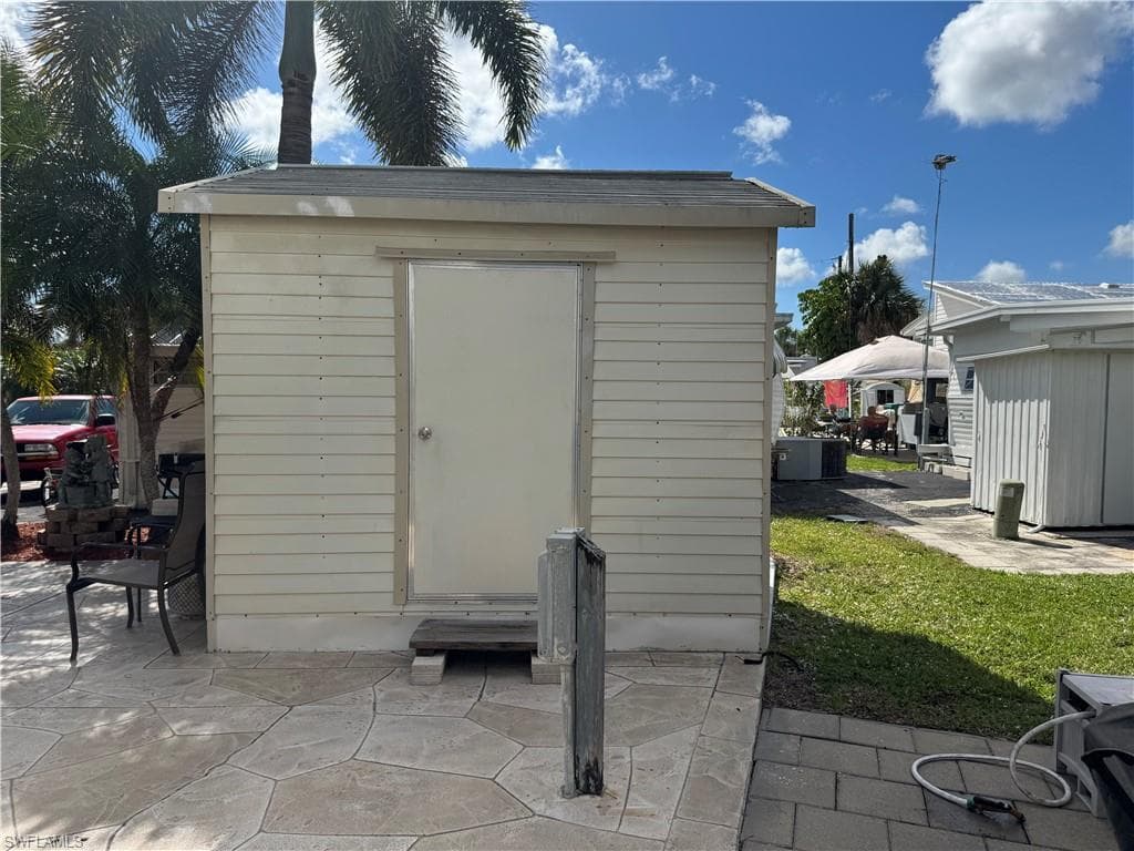 69 Kumquat LN # 192, NAPLES FL 34114-27