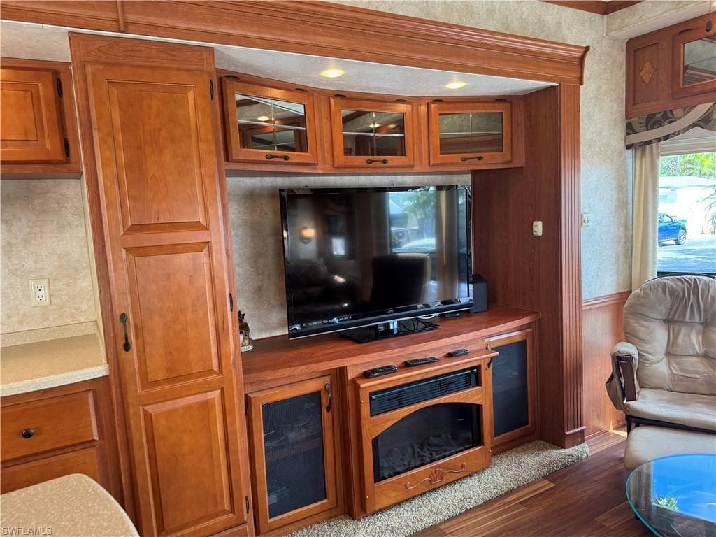 69 Kumquat LN # 192, NAPLES FL 34114-4