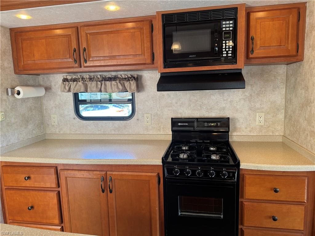 69 Kumquat LN # 192, NAPLES FL 34114-23