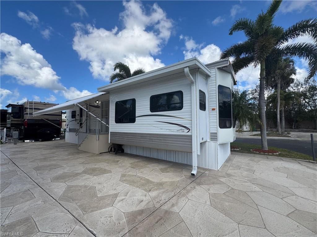 69 Kumquat LN # 192, NAPLES FL 34114-33