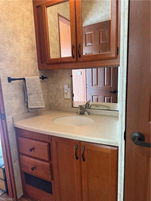 69 Kumquat LN # 192, NAPLES FL 34114-10