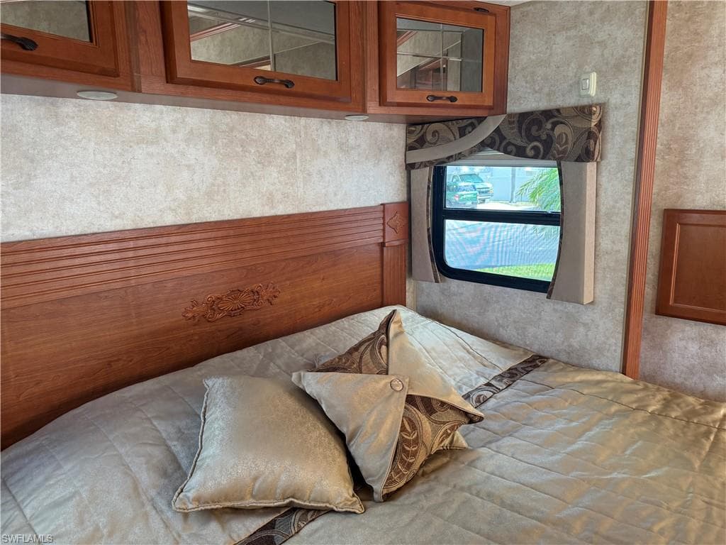 69 Kumquat LN # 192, NAPLES FL 34114-18