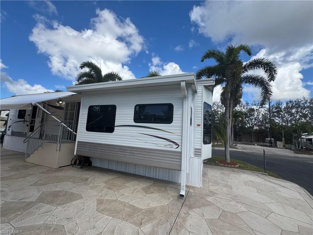 69 Kumquat LN # 192, NAPLES FL 34114-3