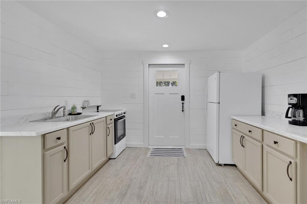 847 James ST, FORT MYERS FL 33916-22