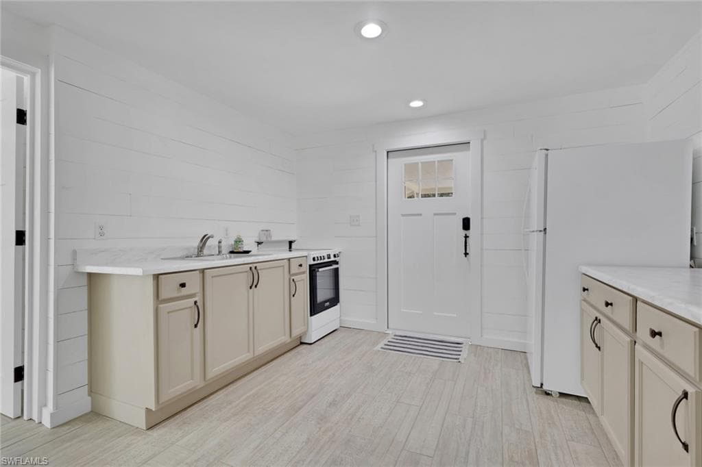 847 James ST, FORT MYERS FL 33916-20