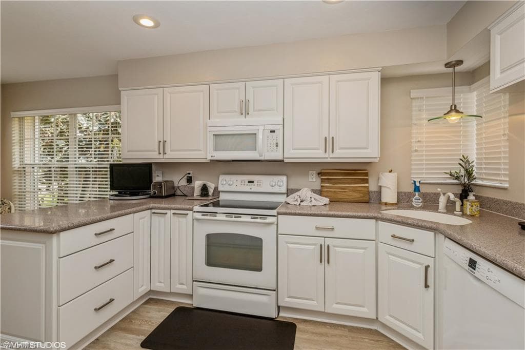 2608 Sailors WAY # 122, NAPLES FL 34109-20