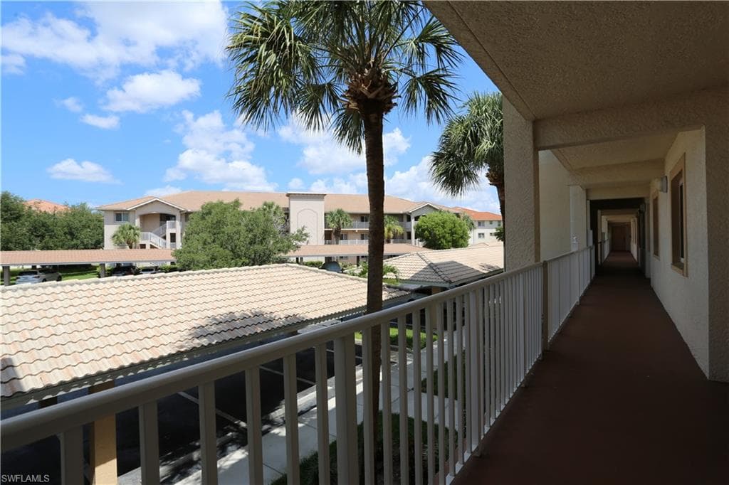 7811 Regal Heron CIR # 204, NAPLES FL 34104-1