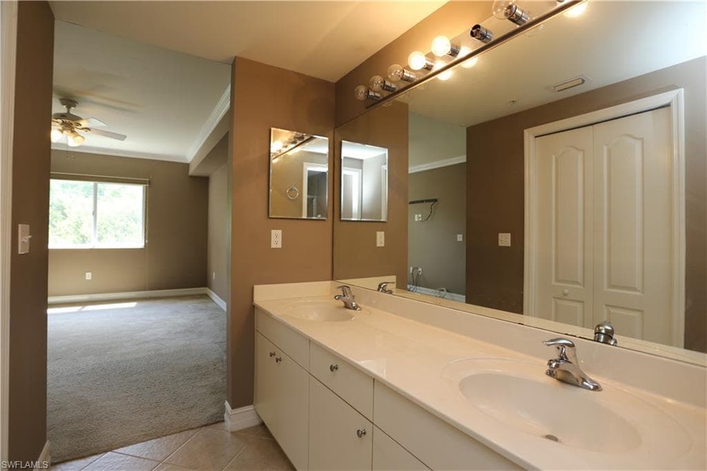 7811 Regal Heron CIR # 204, NAPLES FL 34104-23