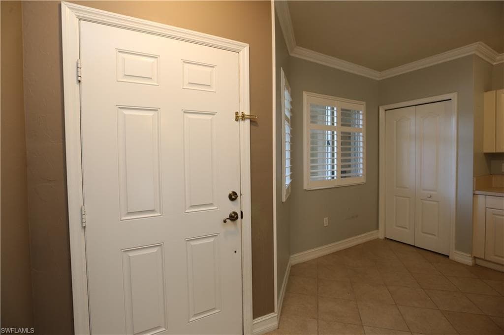 7811 Regal Heron CIR # 204, NAPLES FL 34104-9