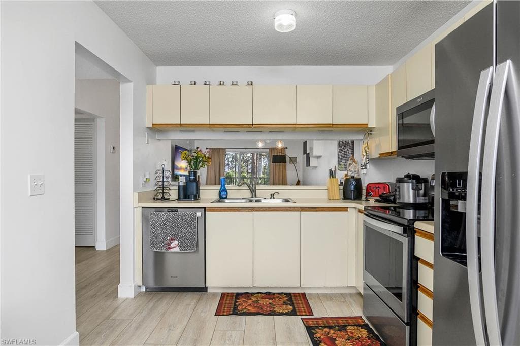 3012 Sandpiper Bay CIR # D301, NAPLES FL 34112-31