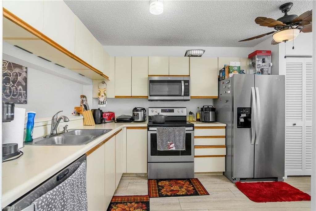 3012 Sandpiper Bay CIR # D301, NAPLES FL 34112-27