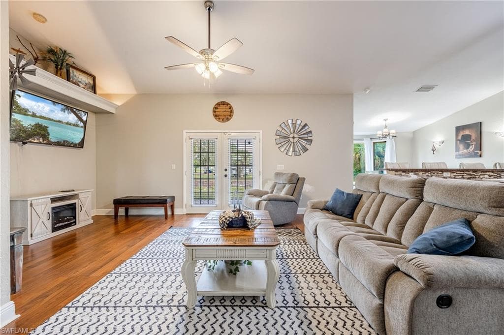 6136 Higgins AVE, FORT MYERS FL 33905-5