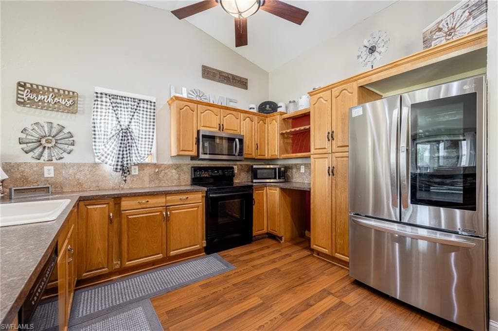 6136 Higgins AVE, FORT MYERS FL 33905-12