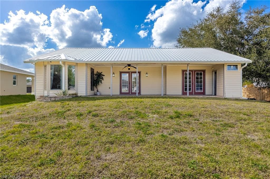 6136 Higgins AVE, FORT MYERS FL 33905-31