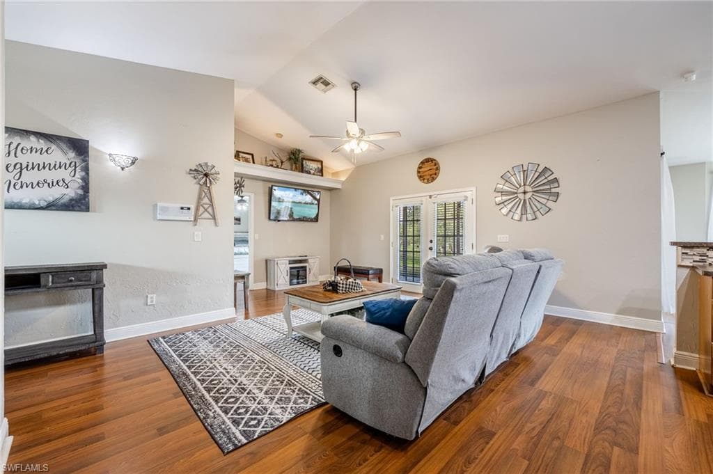 6136 Higgins AVE, FORT MYERS FL 33905-4