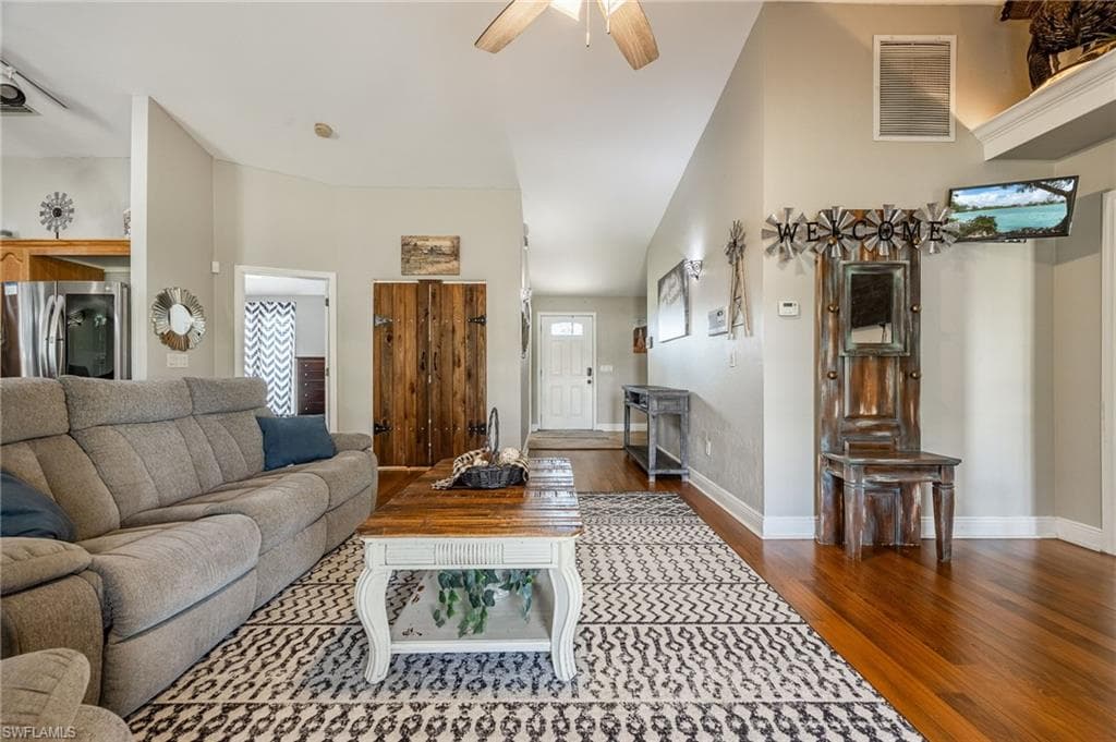 6136 Higgins AVE, FORT MYERS FL 33905-8