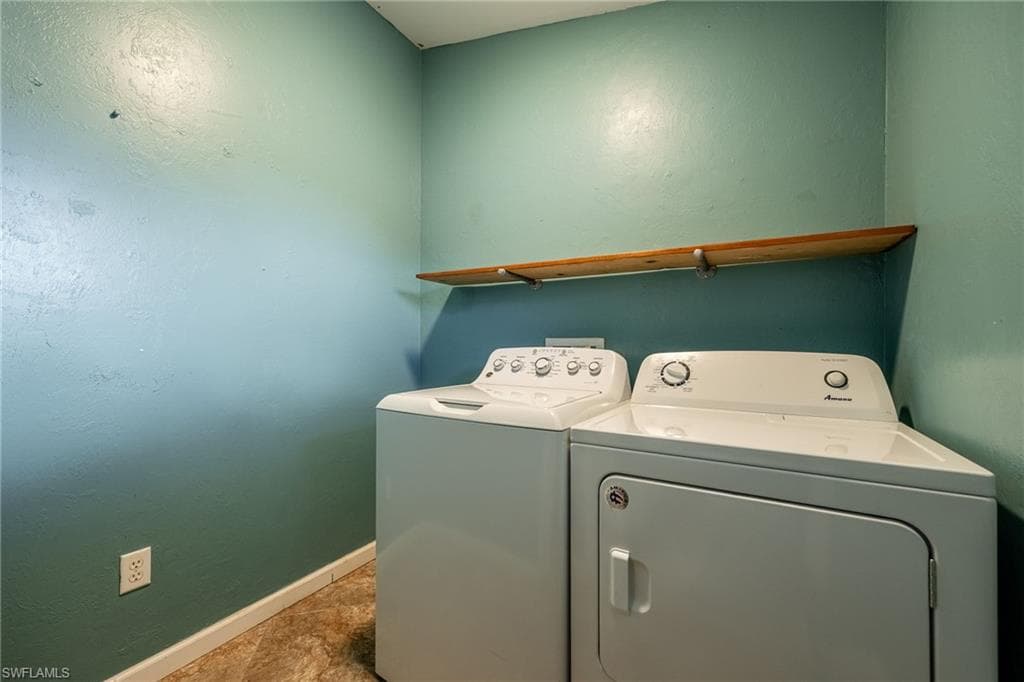 6136 Higgins AVE, FORT MYERS FL 33905-29