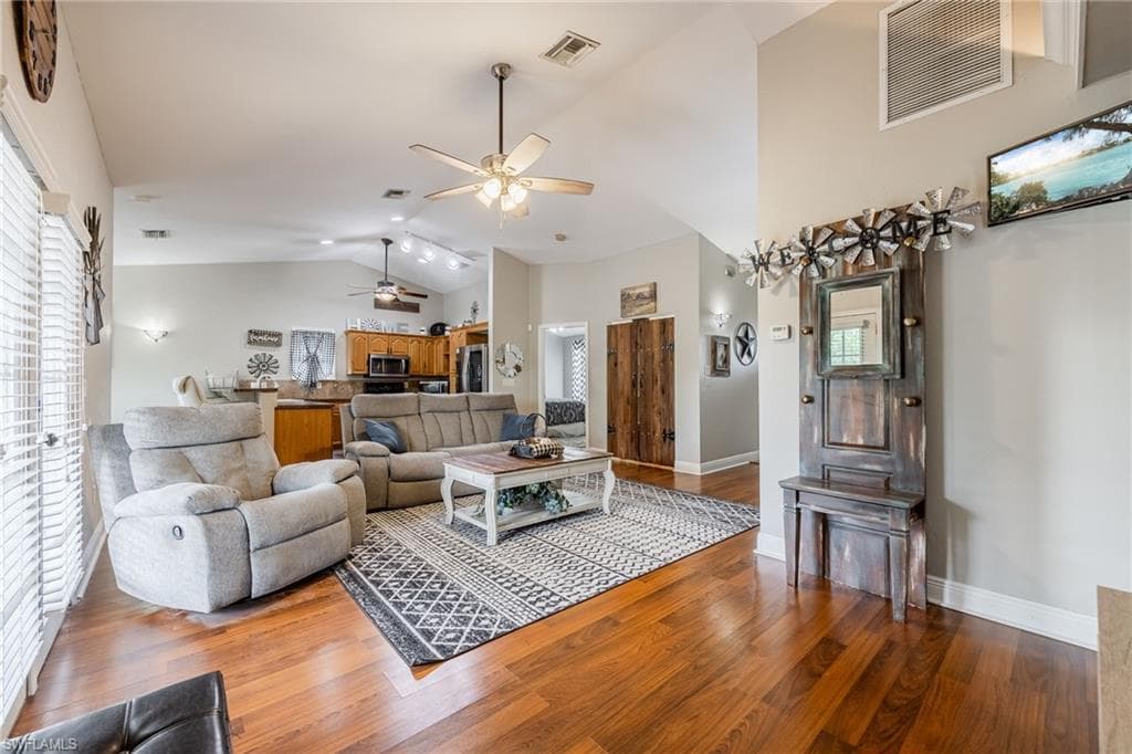 6136 Higgins AVE, FORT MYERS FL 33905-10