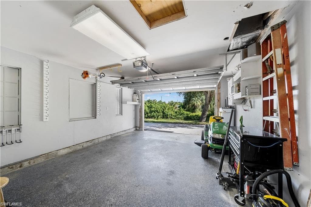 6136 Higgins AVE, FORT MYERS FL 33905-39