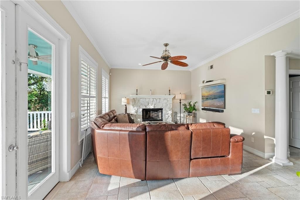 1495 Gordon River LN, NAPLES FL 34104-22