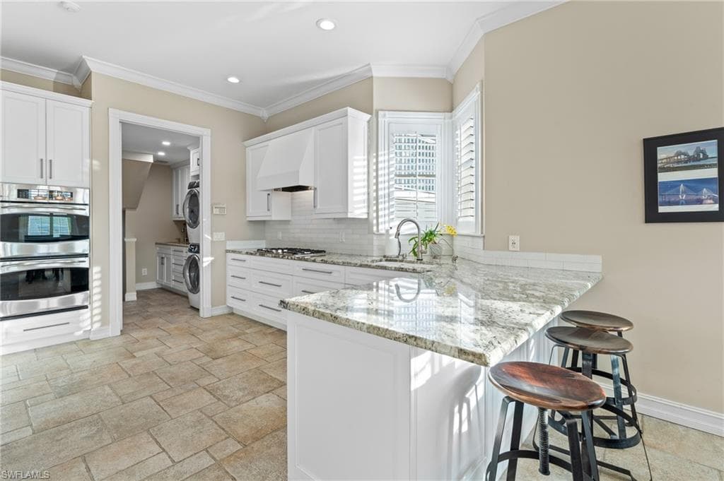 1495 Gordon River LN, NAPLES FL 34104-26