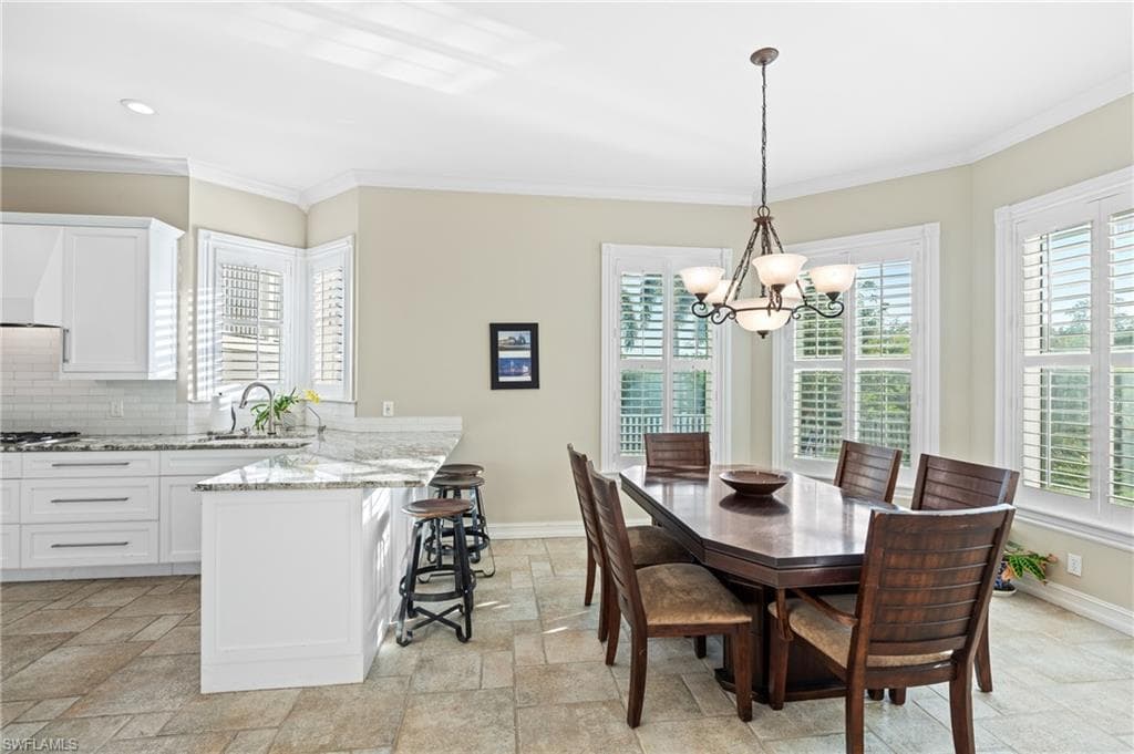 1495 Gordon River LN, NAPLES FL 34104-25