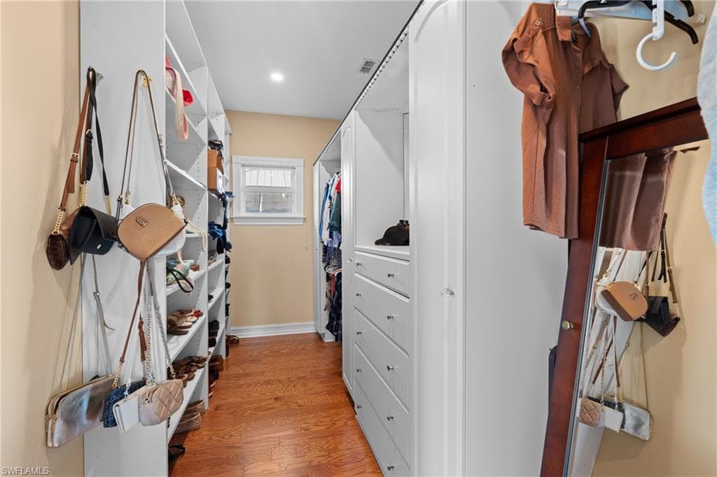 1495 Gordon River LN, NAPLES FL 34104-37