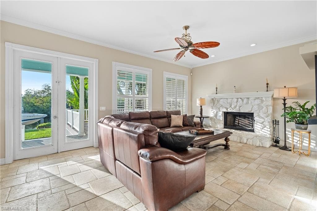 1495 Gordon River LN, NAPLES FL 34104-20
