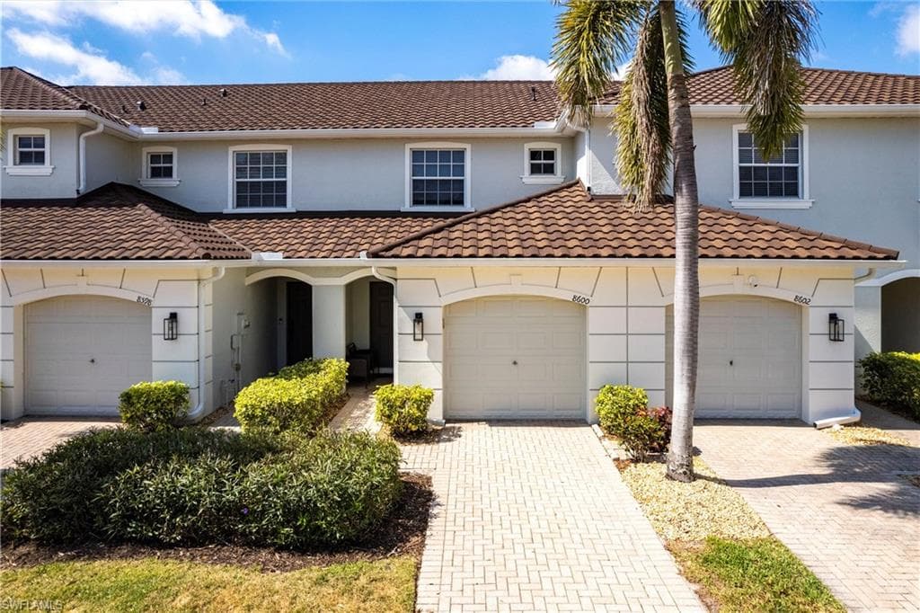 8600 Athena CT, LEHIGH ACRES FL 33971-1