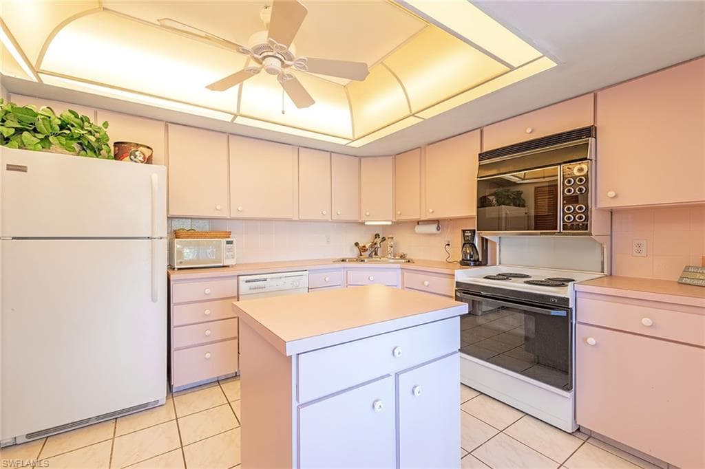 423 Meadowlark LN # 423B, NAPLES FL 34105-3