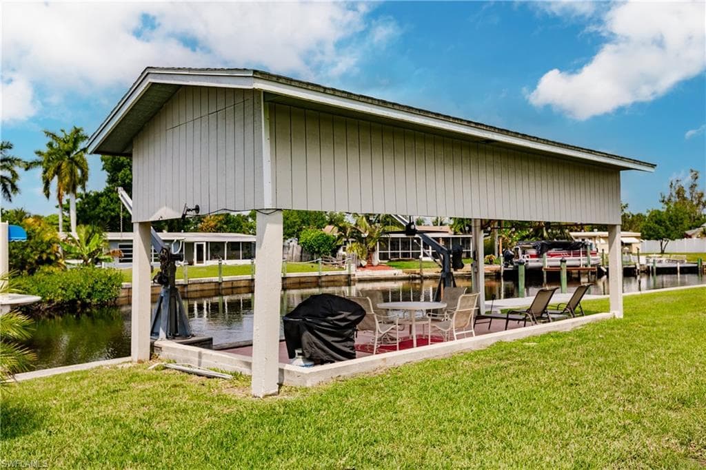 330 Bamboo DR, NORTH FORT MYERS FL 33917-42