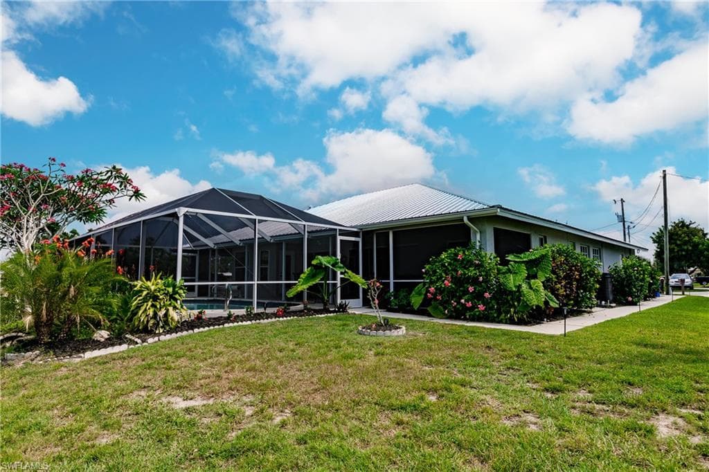 330 Bamboo DR, NORTH FORT MYERS FL 33917-40