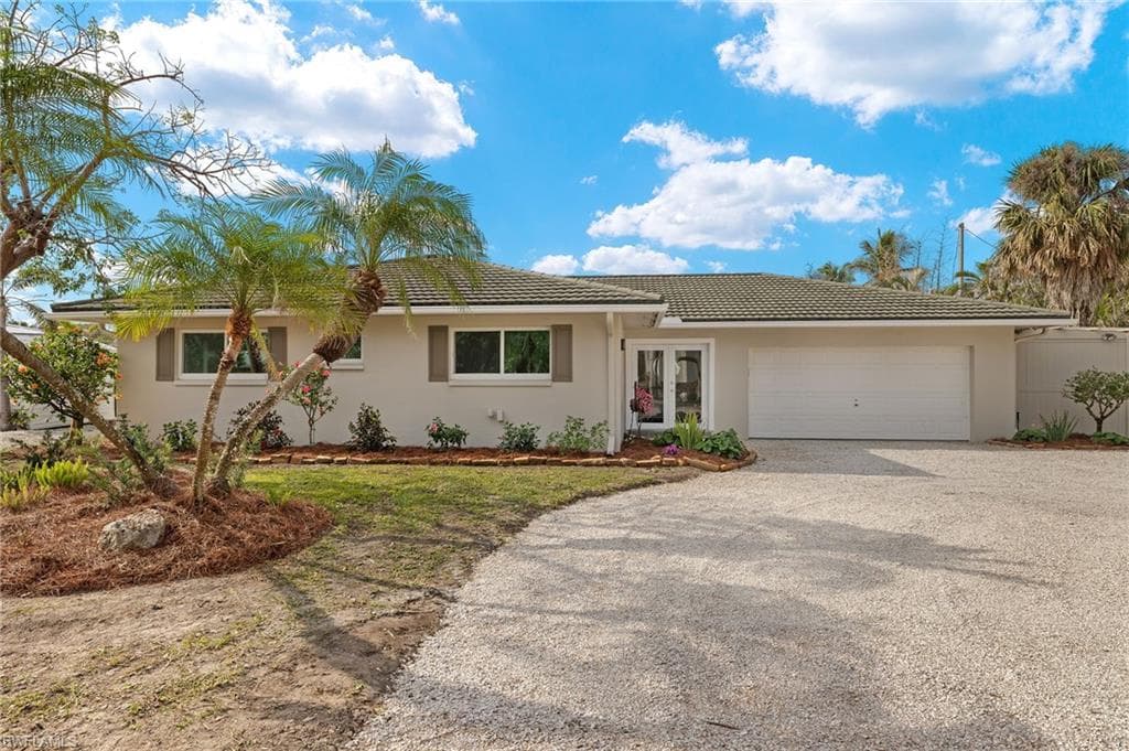 5869 Pine Tree DR, SANIBEL FL 33957-6