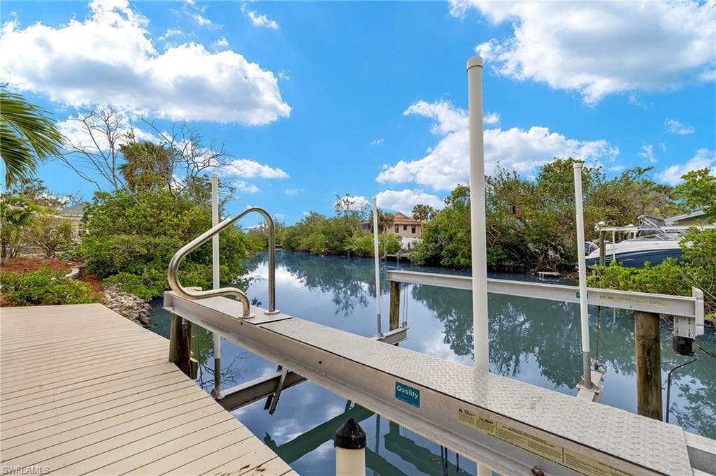 5869 Pine Tree DR, SANIBEL FL 33957-4