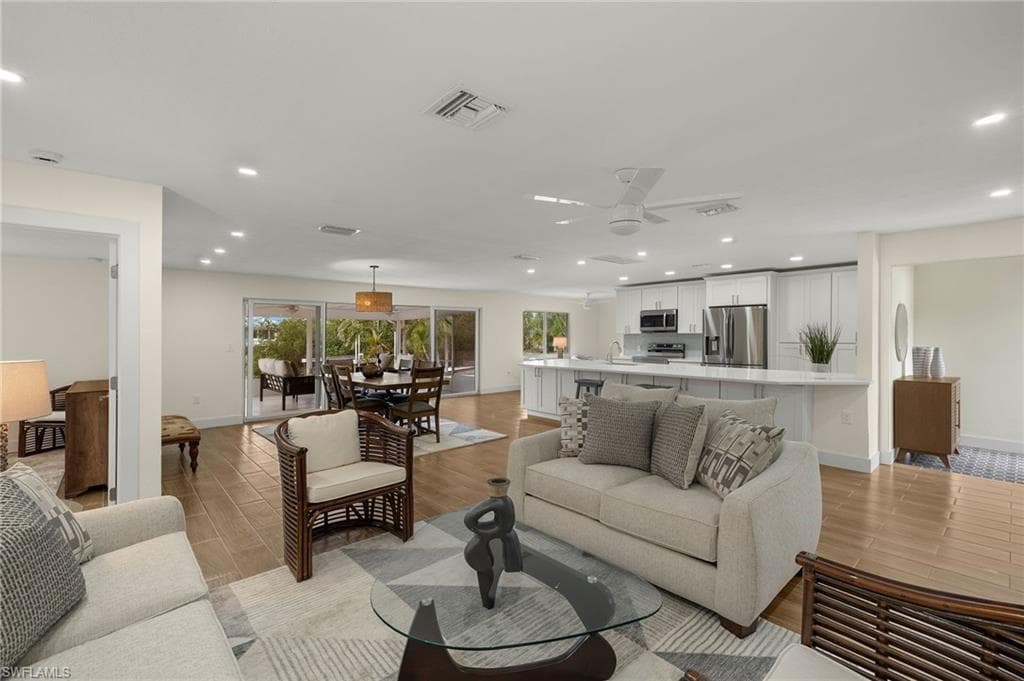 5869 Pine Tree DR, SANIBEL FL 33957-8