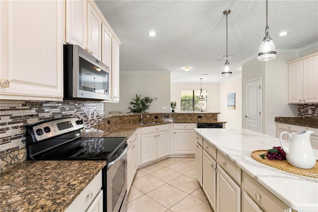 3915 Treasure Cove CIR, NAPLES FL 34114-11