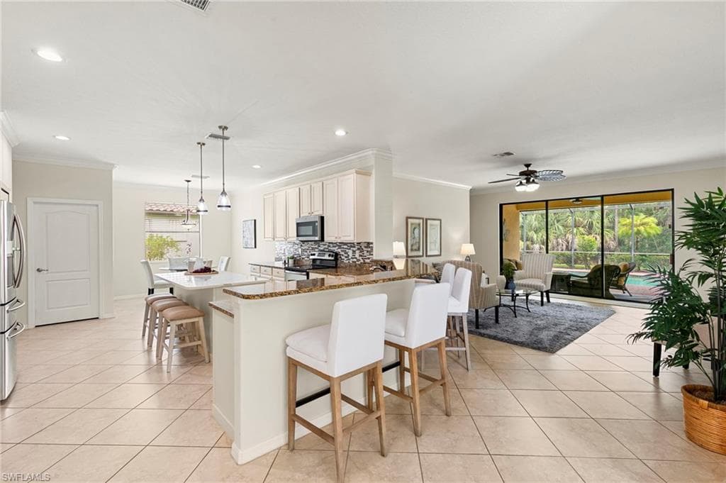 3915 Treasure Cove CIR, NAPLES FL 34114-2