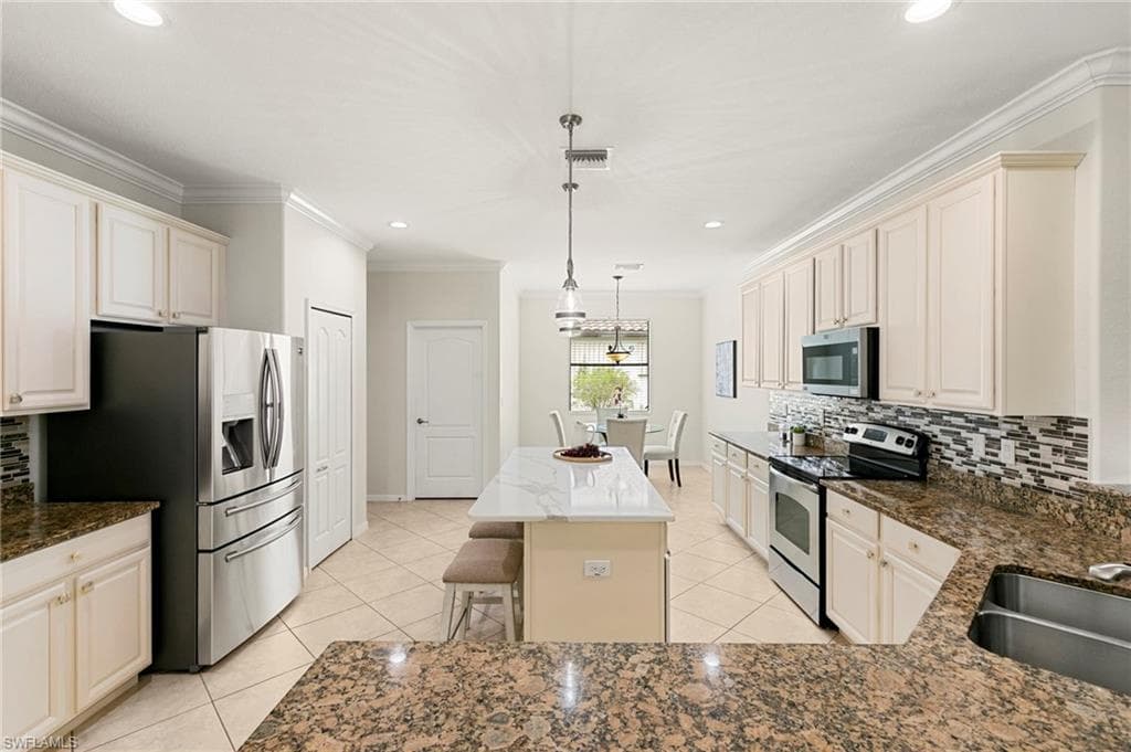 3915 Treasure Cove CIR, NAPLES FL 34114-7