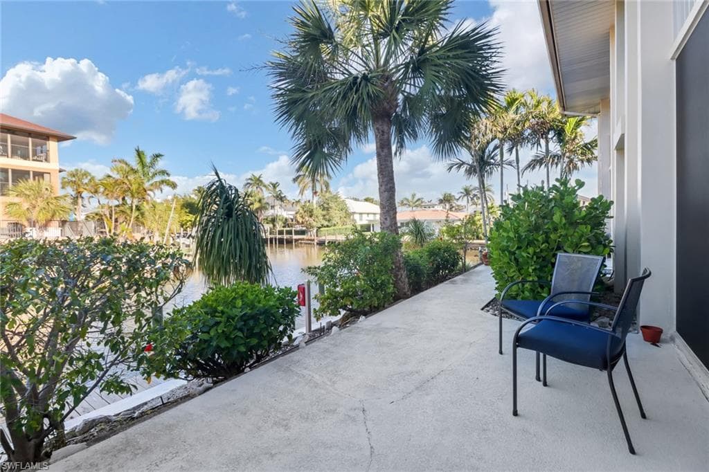 1200 Cherrystone CT # A104, NAPLES FL 34102-21