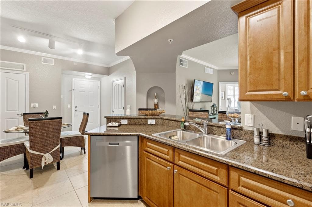 12955 Positano CIR # 104, NAPLES FL 34105-4