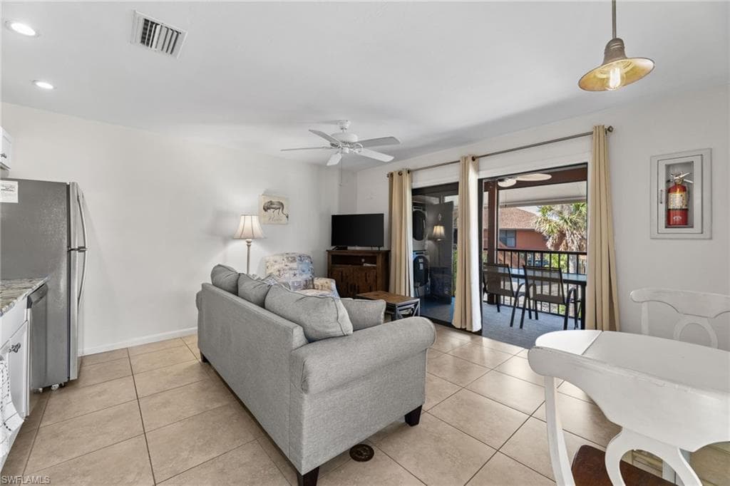 1811 Olde Middle Gulf DR # 10, SANIBEL FL 33957-5