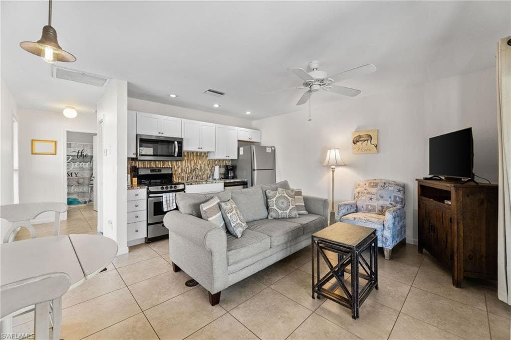 1811 Olde Middle Gulf DR # 10, SANIBEL FL 33957-2