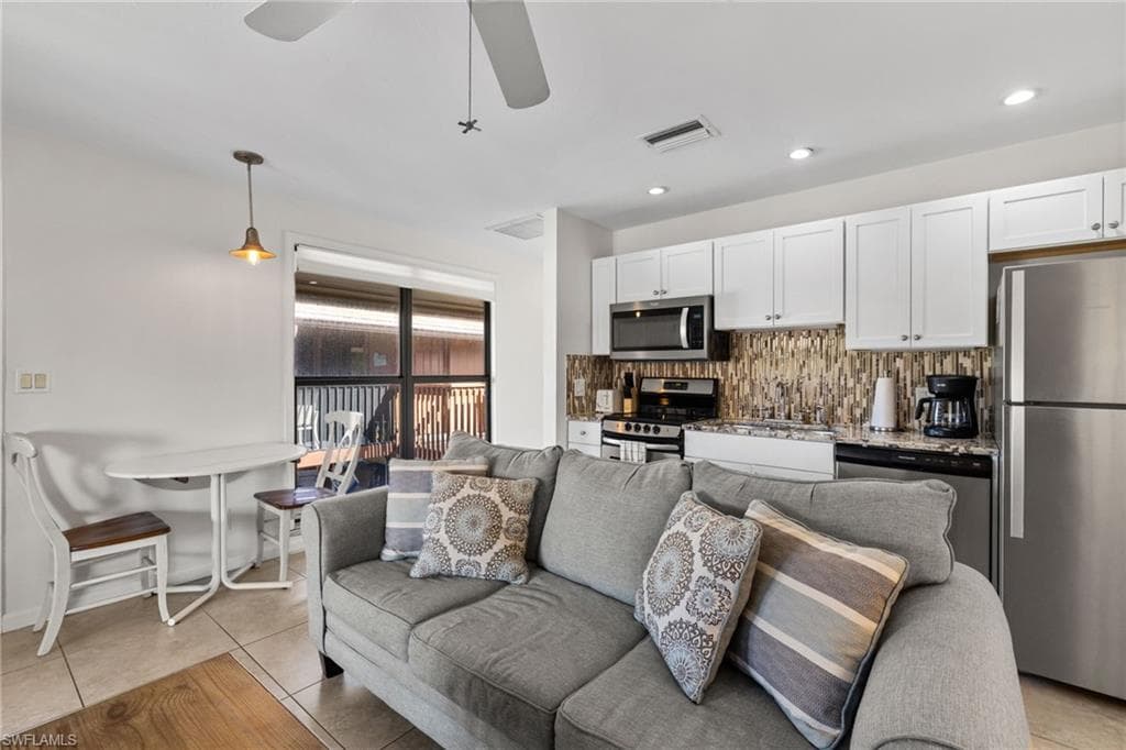 1811 Olde Middle Gulf DR # 10, SANIBEL FL 33957-4