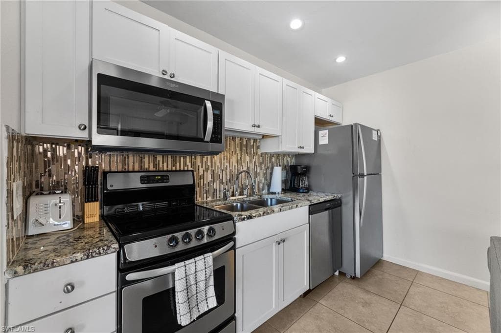 1811 Olde Middle Gulf DR # 10, SANIBEL FL 33957-8