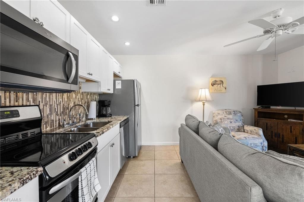 1811 Olde Middle Gulf DR # 10, SANIBEL FL 33957-9