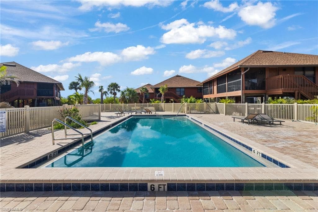 1811 Olde Middle Gulf DR # 10, SANIBEL FL 33957-24