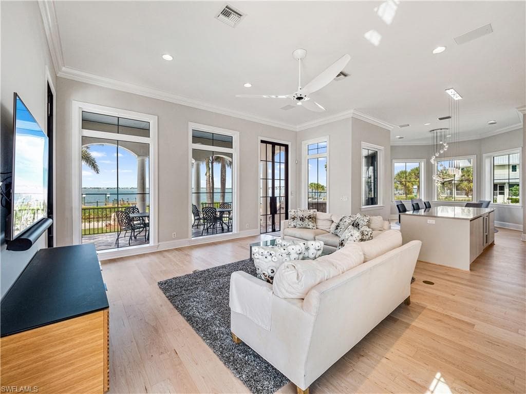 6005 W Riverside DR, FORT MYERS FL 33919-16