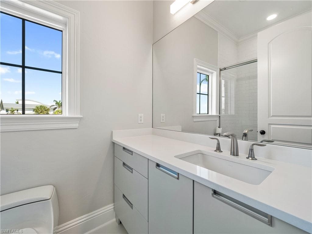 6005 W Riverside DR, FORT MYERS FL 33919-46