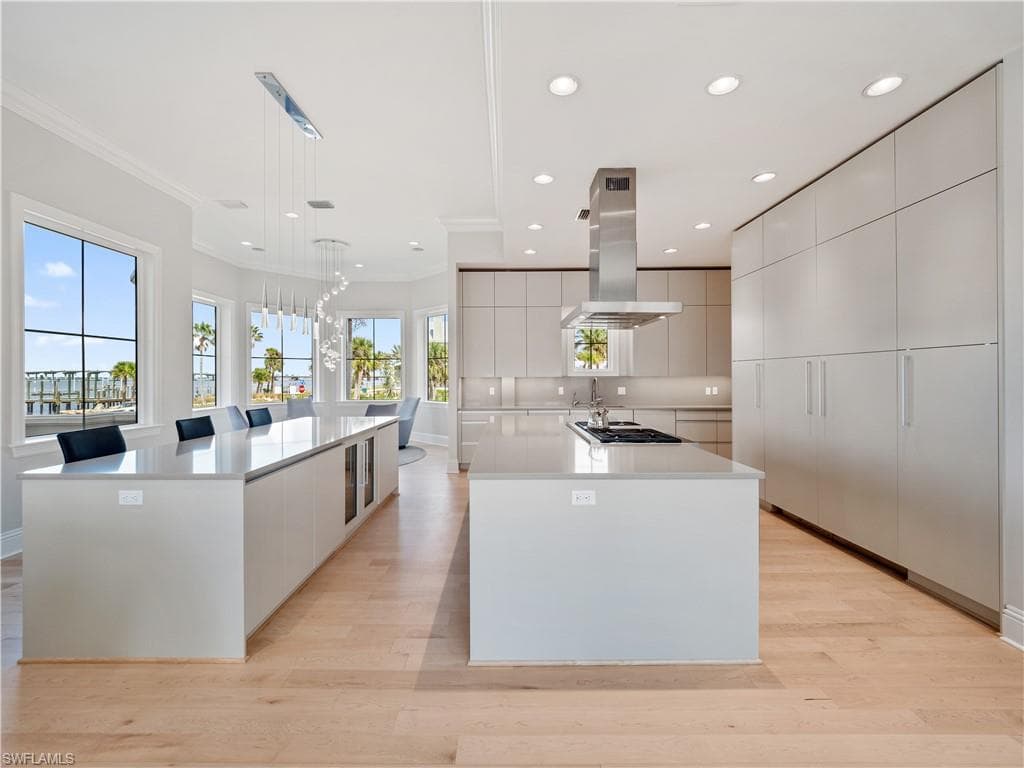 6005 W Riverside DR, FORT MYERS FL 33919-11